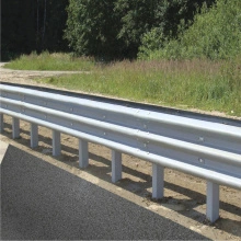 Guarda-corpo de rodovia com barreira de tráfego galvanizado